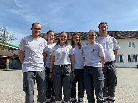 zu sehen sind 6 Mitglieder der Wettbewerbsgruppe des DRK Weilheim beim Bereichsentscheid in Wangen im Allgäu